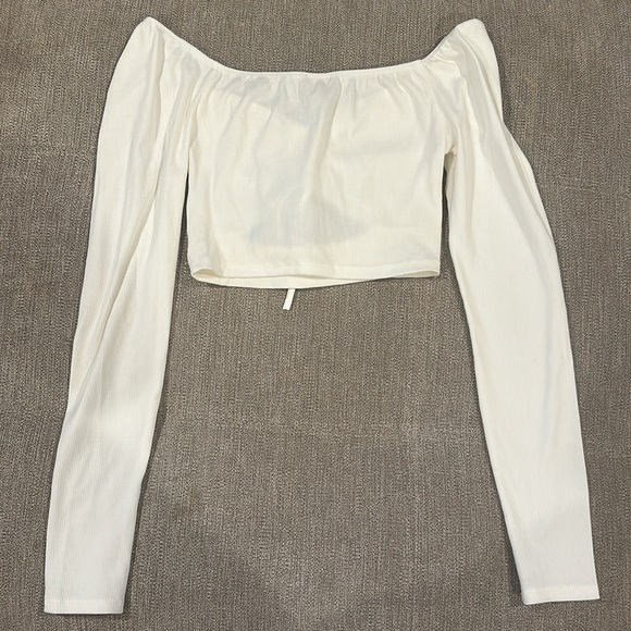 White Long Sleeve Crop Top with Cutout - Picture 3 of 3